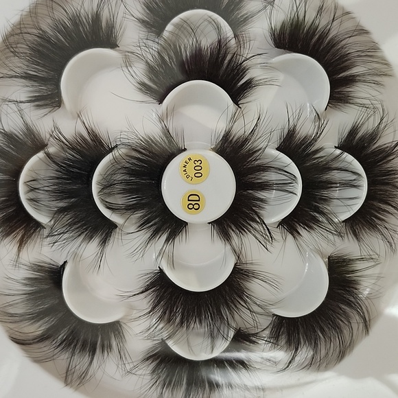 BOGO!! Brand New LDIANER 25mm False Eyelashes-2CT - Picture 3 of 3